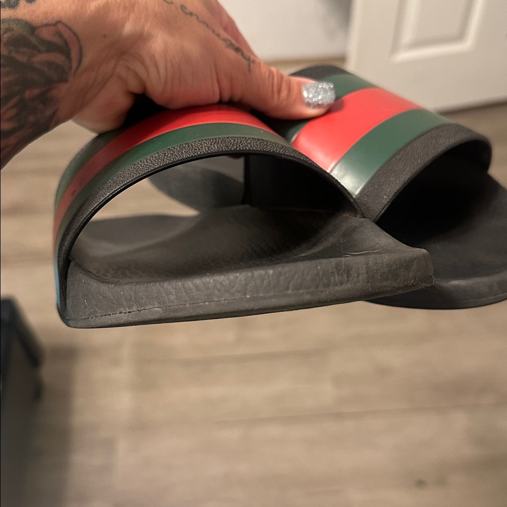 Gucci Black, Red, and Green Sandals - Picture 6 of 6